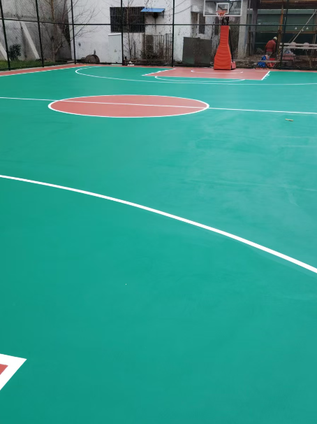 宁乡 球场长期使用易出现地面开裂